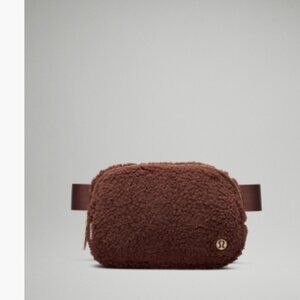 NWT Lululemon Everywhere FLEECE Belt Bag Waist Fanny pack Brown Earth GOLD NWT